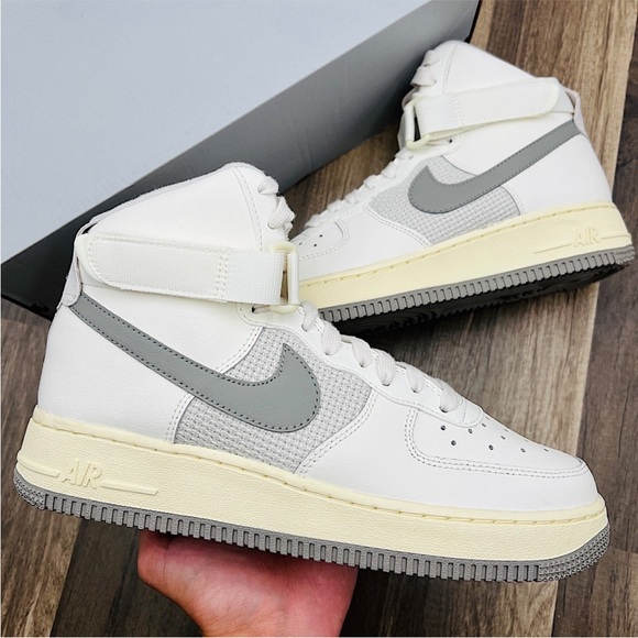 Nike Air Force 1 High LE Women’s 11.5 - Picture 2 of 7